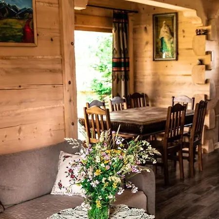 I Na Wyskowkach Jacuzzi & Sauna בקתה