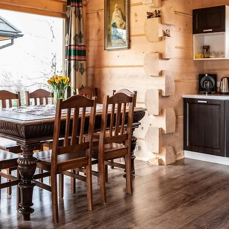 I Na Wyskowkach Jacuzzi & Sauna בקתה