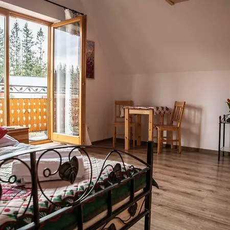 I Na Wyskowkach Jacuzzi & Sauna זקופאנה